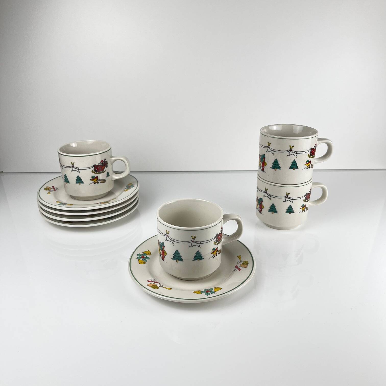 Set of 4 Christmas coffee/tea cups, 1980