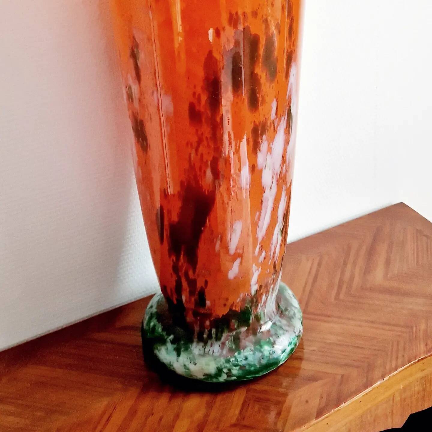 Marmoreal glass vase signed Lorrain Nancy