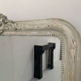 Miroir de style Louis XV en bois et stuc patiné XIX siècle