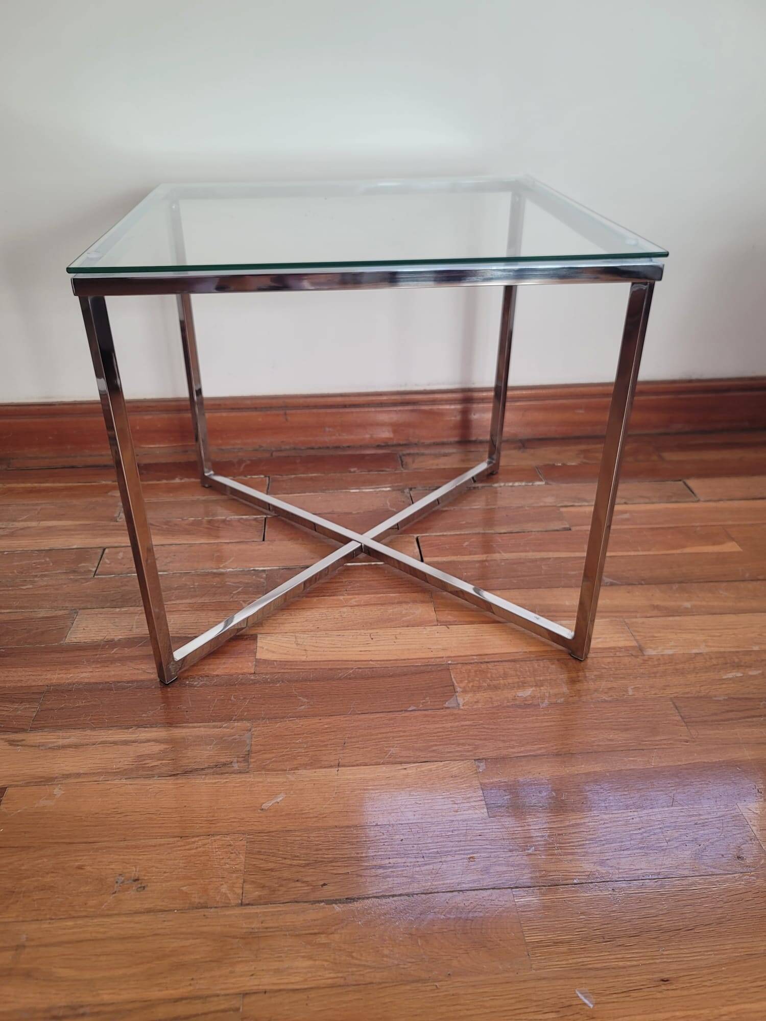 Table basse vintage en verre et pieds chromés – style 70's