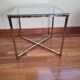 Table basse vintage en verre et pieds chromés – style 70's