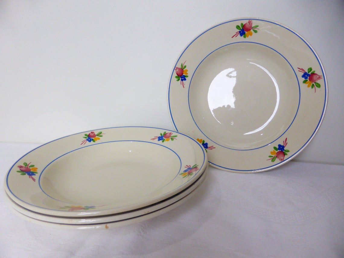 Set of 4 soup plates from the Gien factory, Nice model, in porcelain