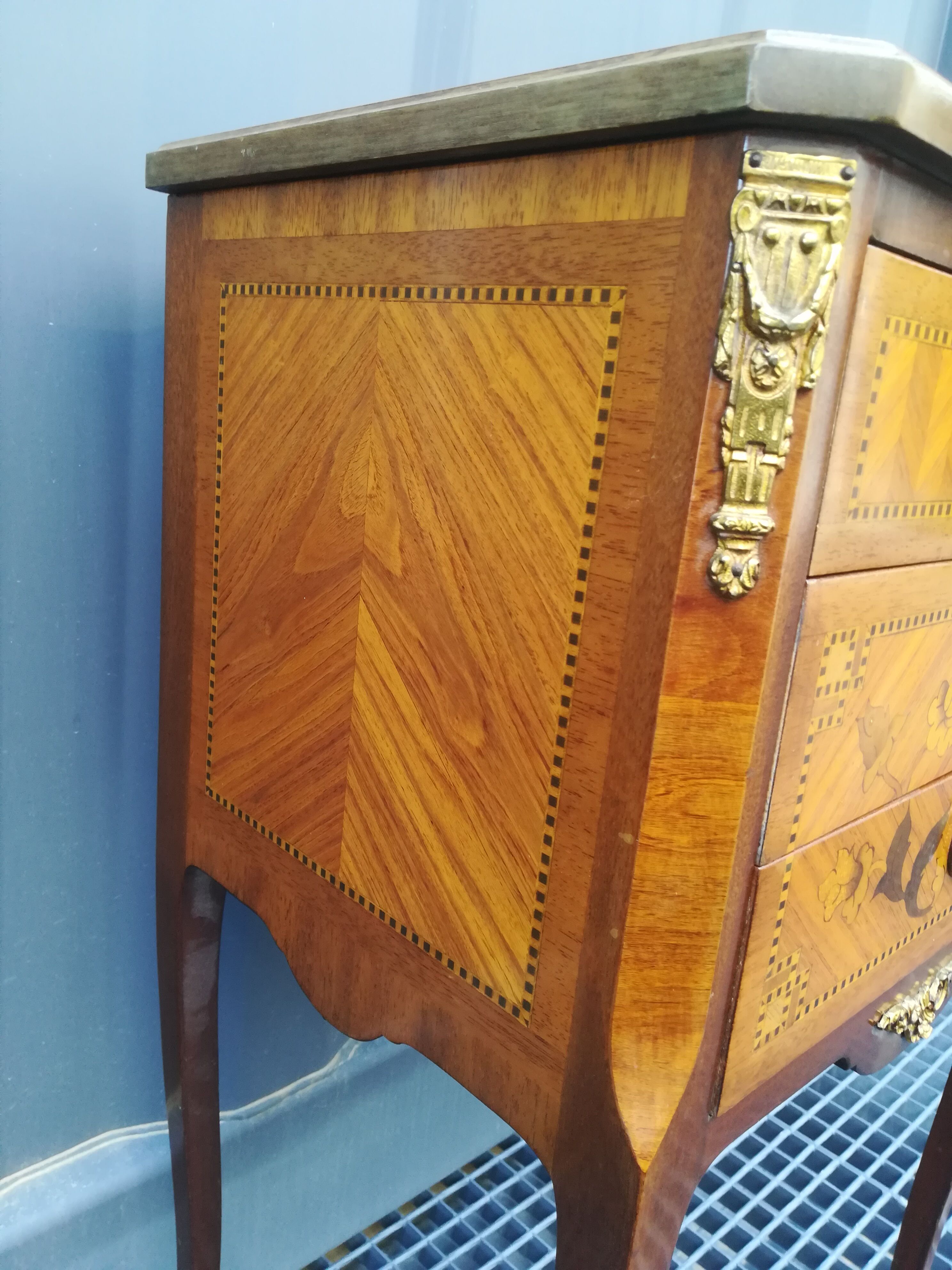 Table in marquetry