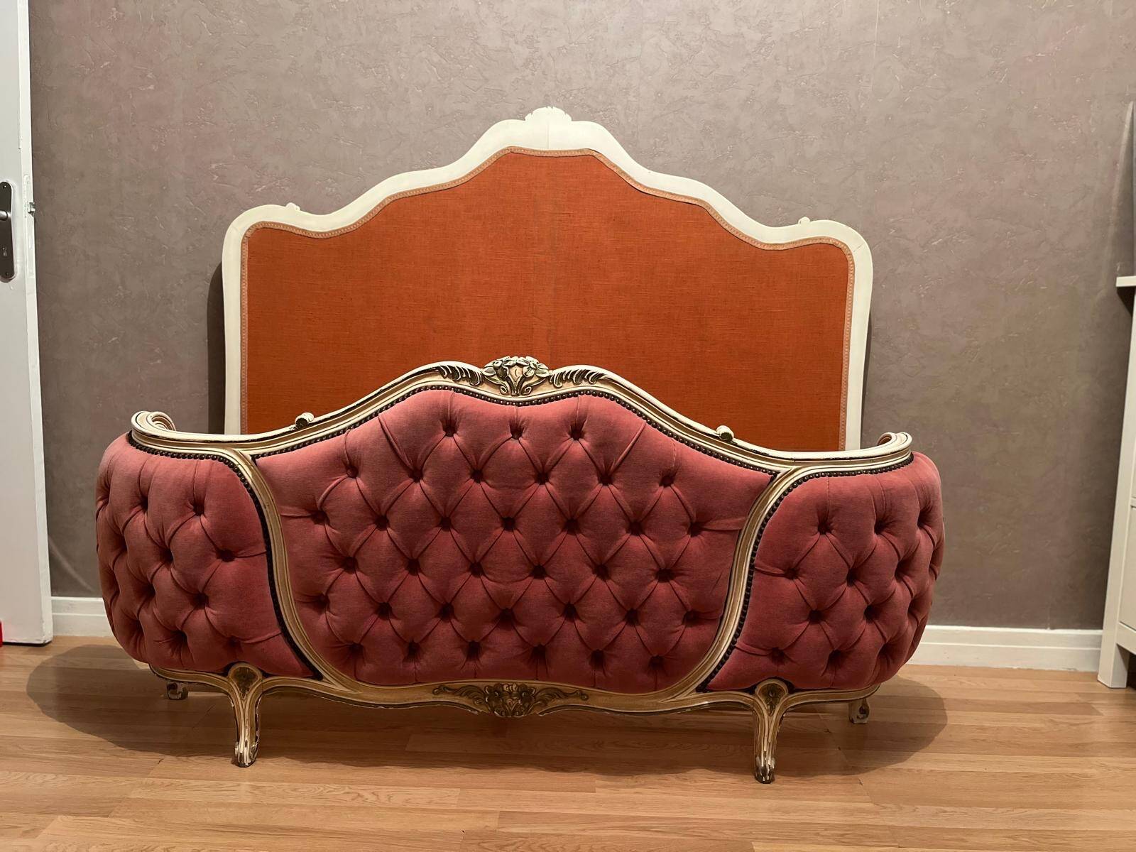 Upholstered bed in rosewood fabric