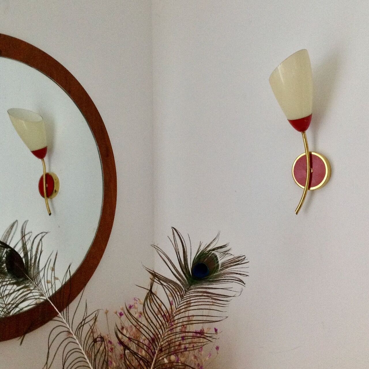 60s red wall light