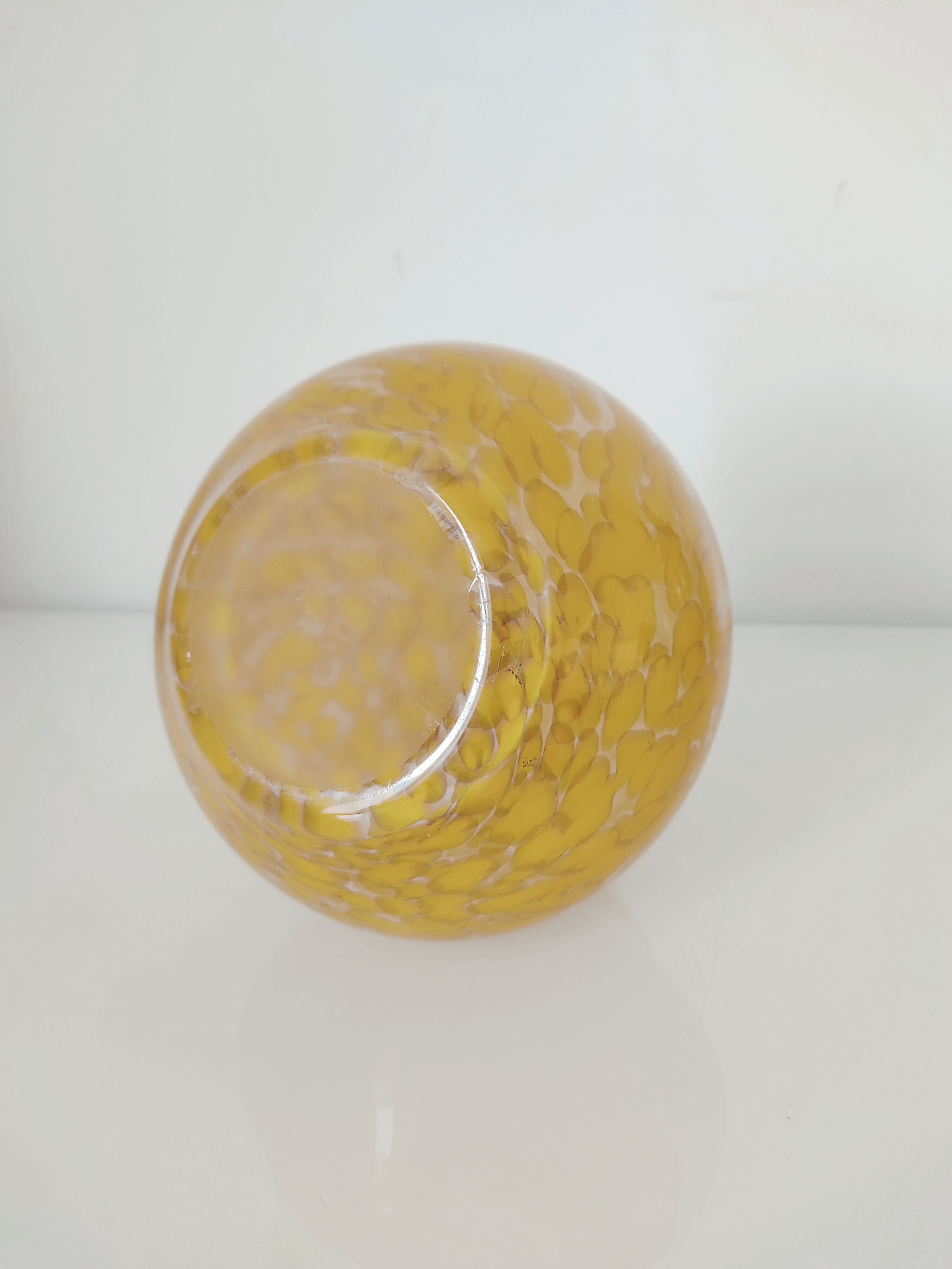 Verrerie vase orange moucheté
