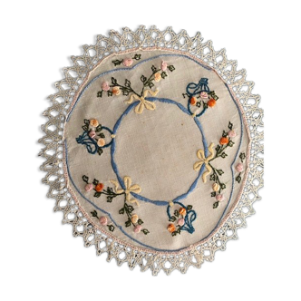 old round placemat 30cm embroidery / handmade lace