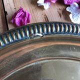 Oval tray in chiseled brass