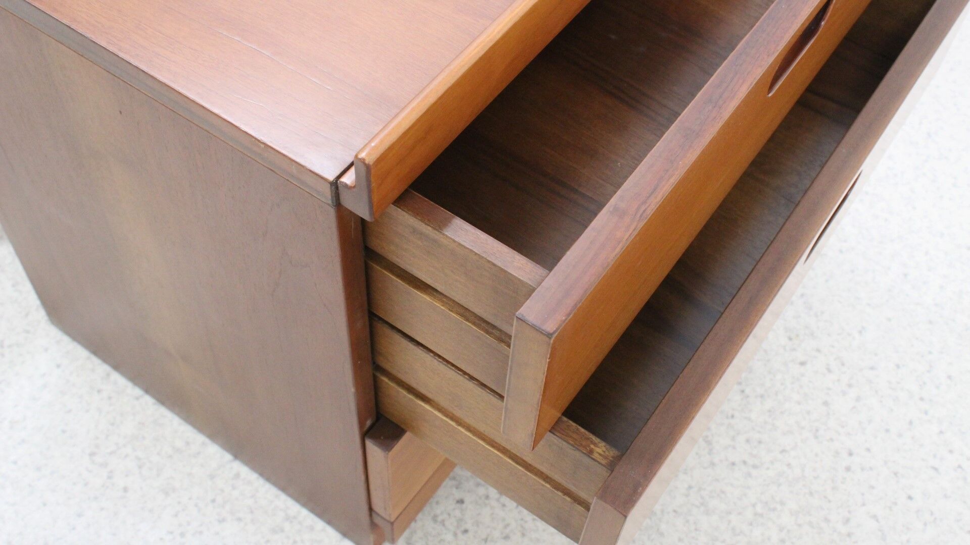 Tito Agnoli vintage nightstands Molteni 1970s