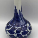 Ancien vase soliflore en porcelaine à décor floral bleu d’asie 18 cm
