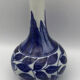 Ancien vase soliflore en porcelaine à décor floral bleu d’asie 18 cm