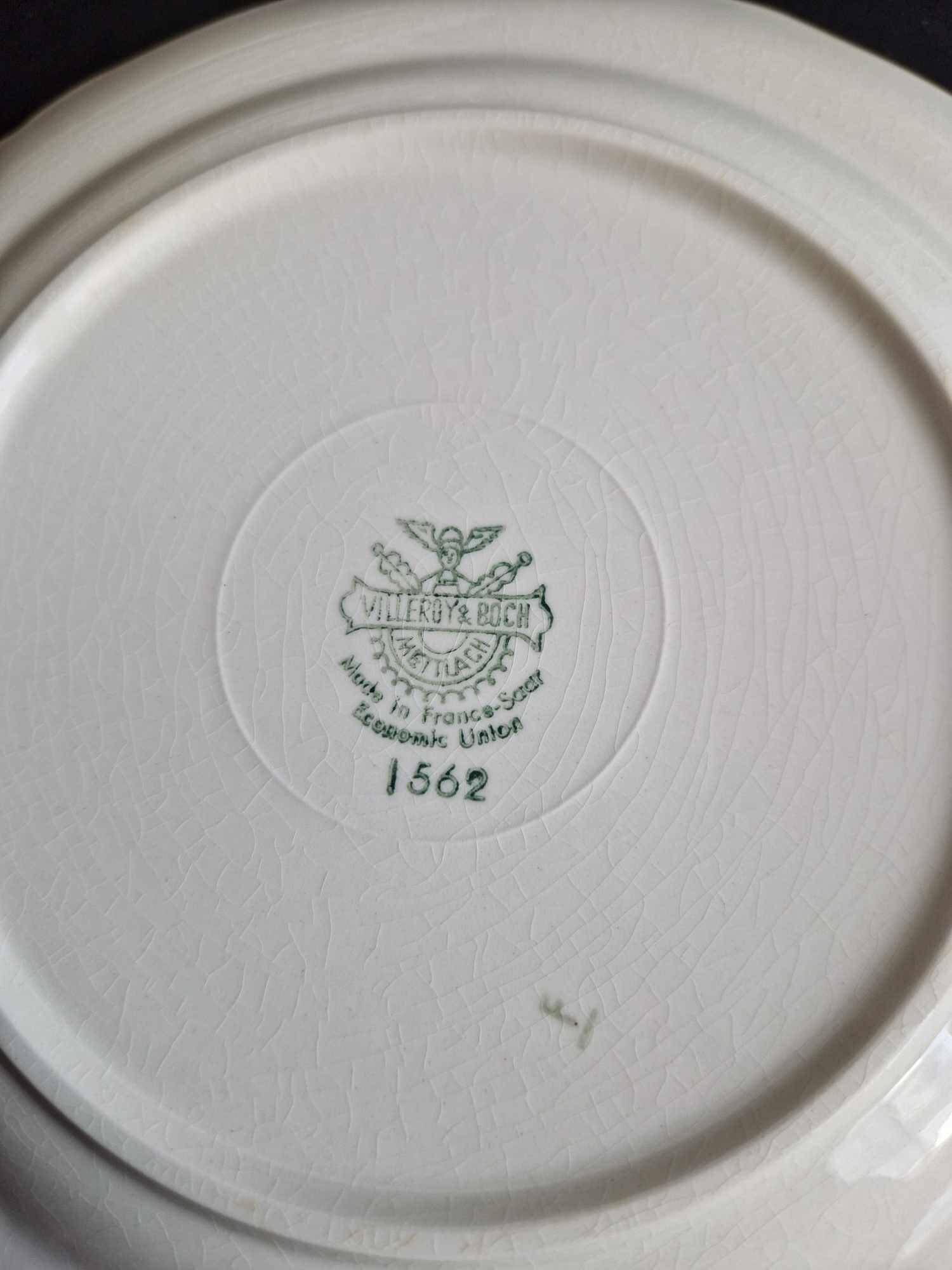 Set of 12 Villeroy and Boch dessert plates model 1562.