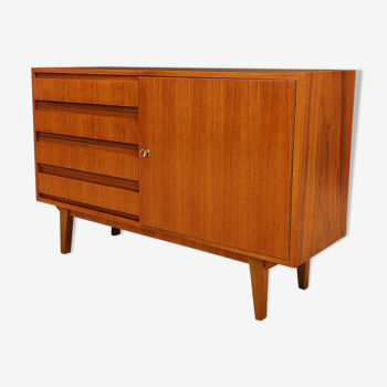 Buffet du milieu du siècle