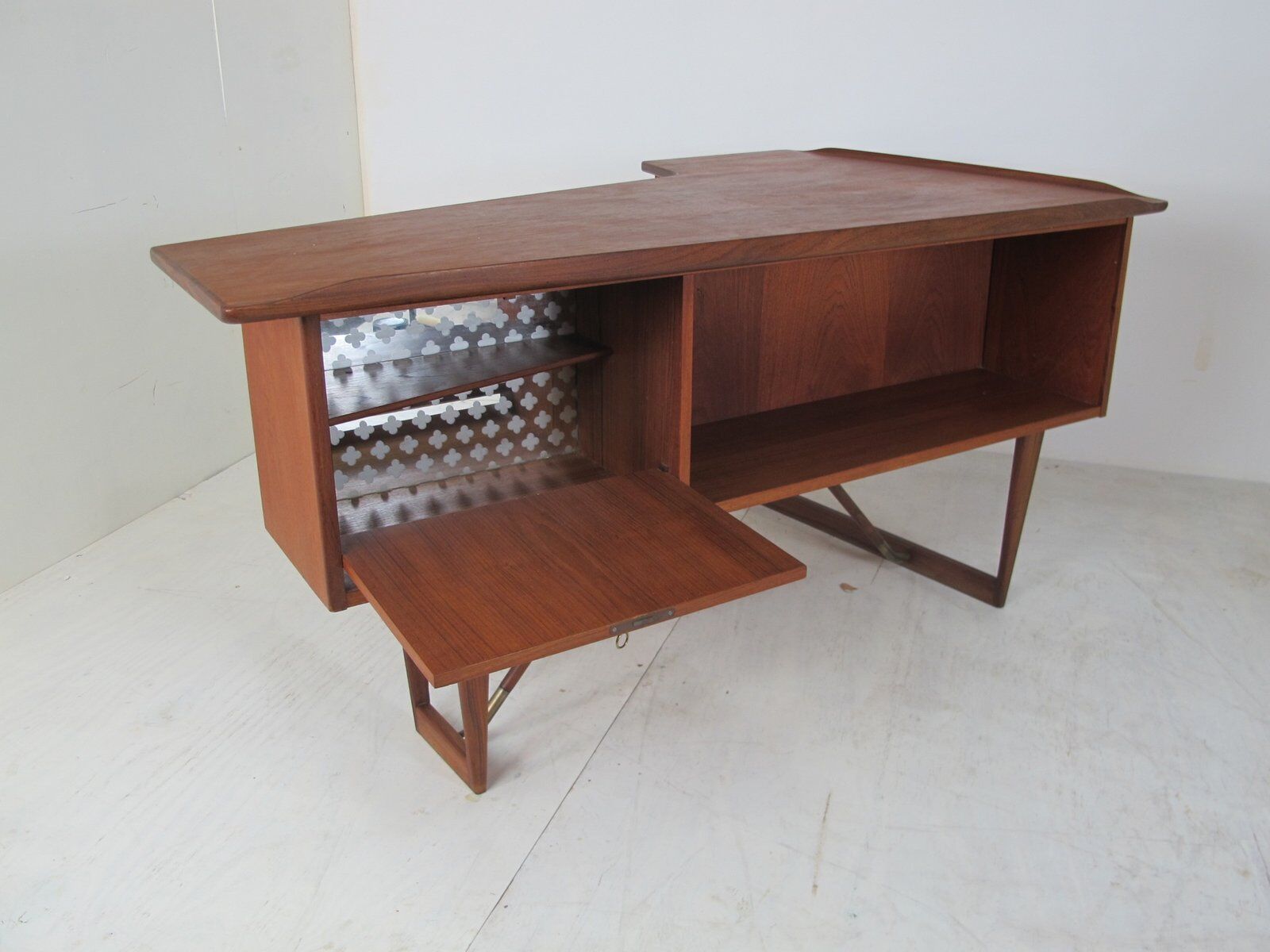 Boomerang desk in teak by Peter Lavig Nielsen for Denmark, 1950s