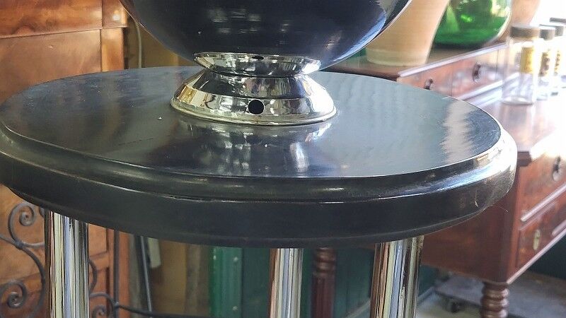 Art Deco floor lamp from the 1930s in wood and chrome.