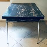 Dining table and 4 formica chairs