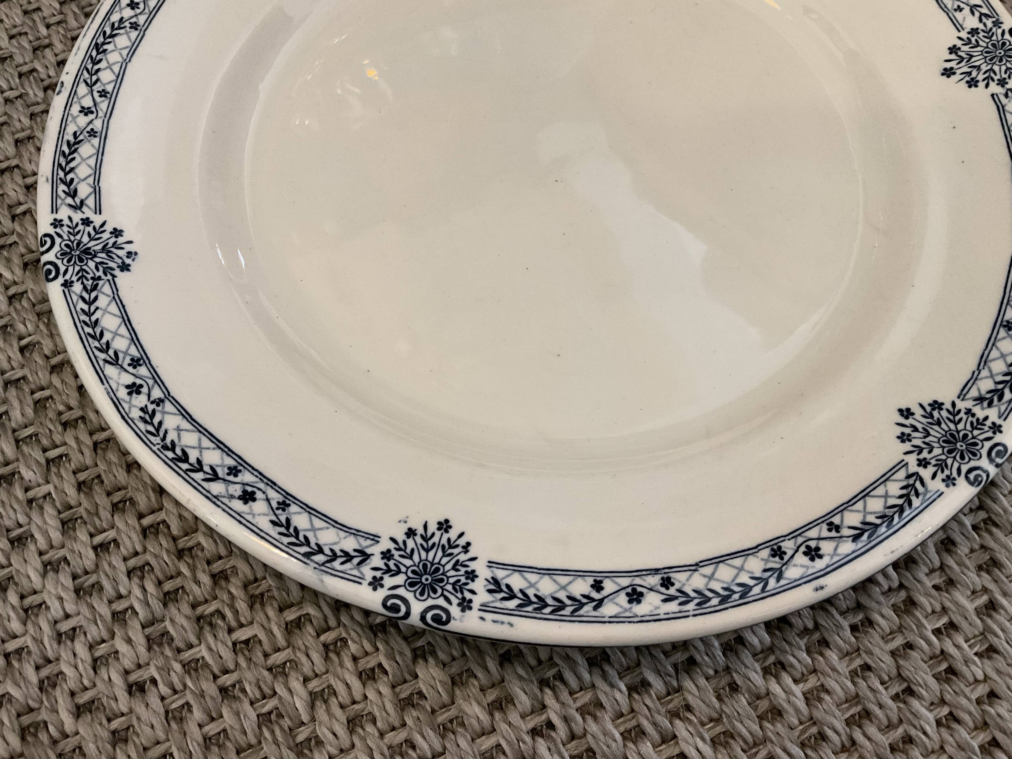 2 round dishes iron earth .salins