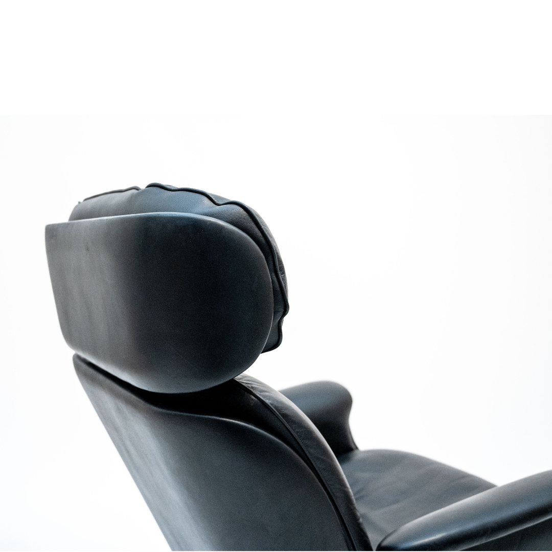 Leather lounge chair