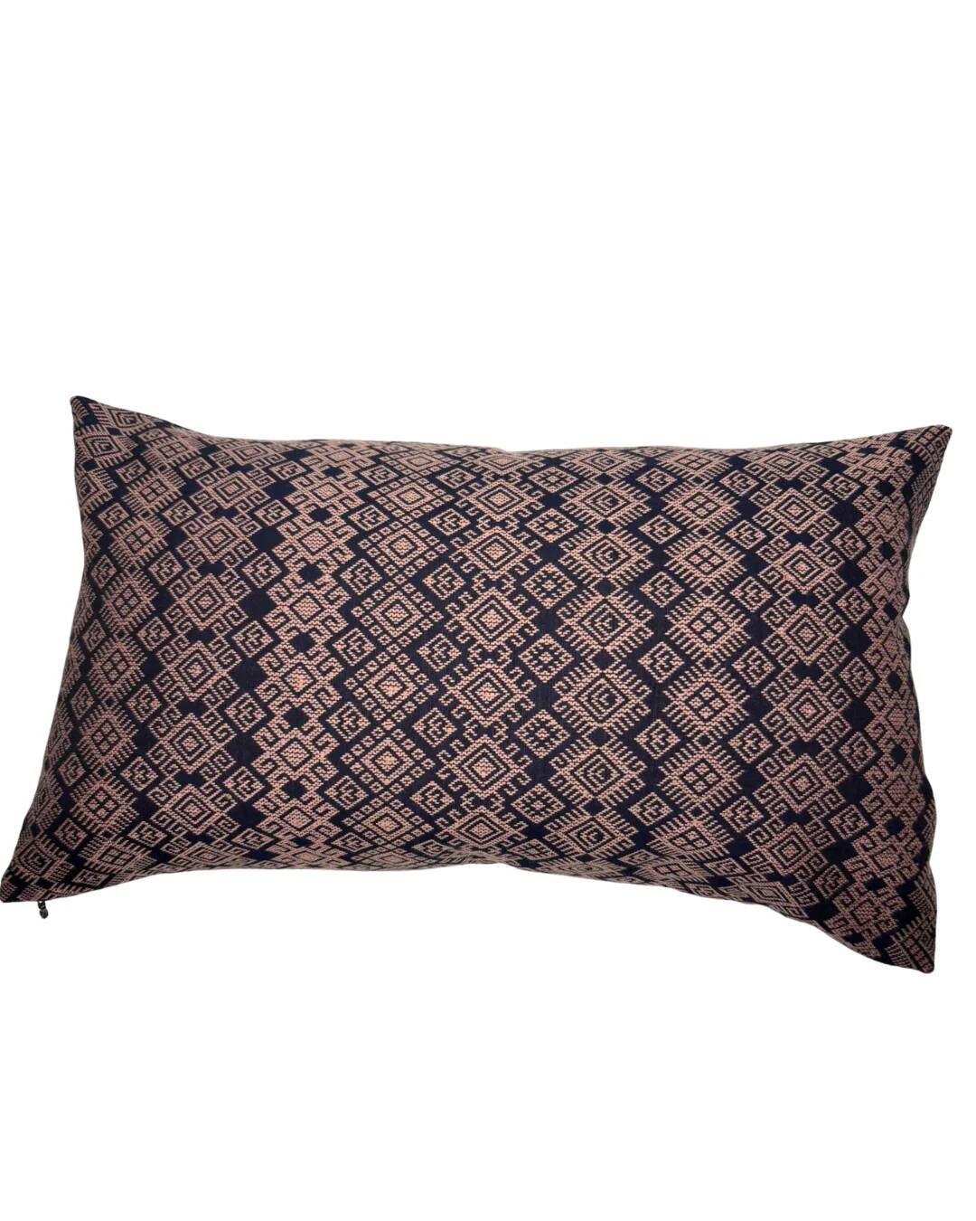 Housse de coussin Kachin bleu marine et rose (RIDA)