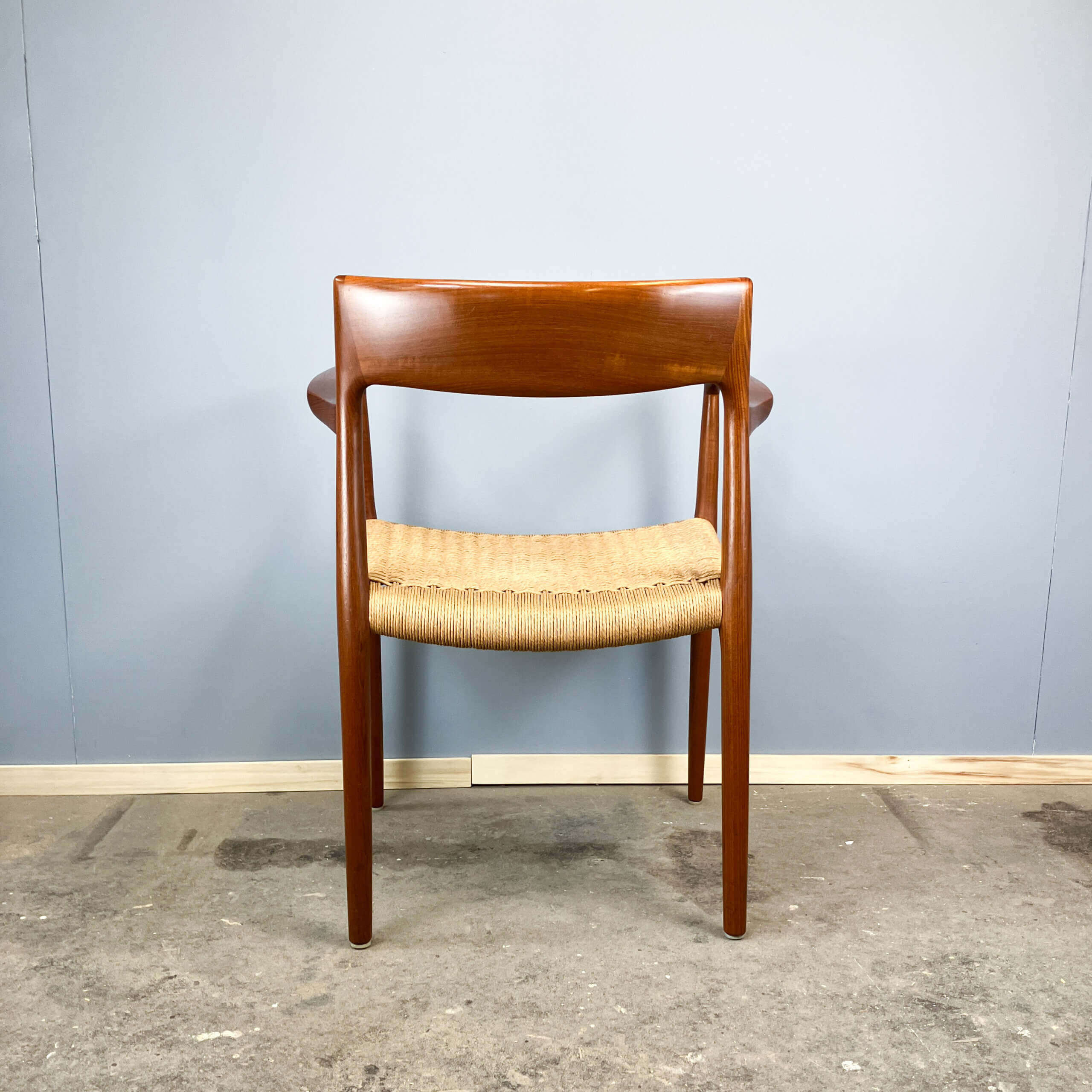 Fauteuil danois par Niels Otto Møller, teck et corde à papier, années 1960.