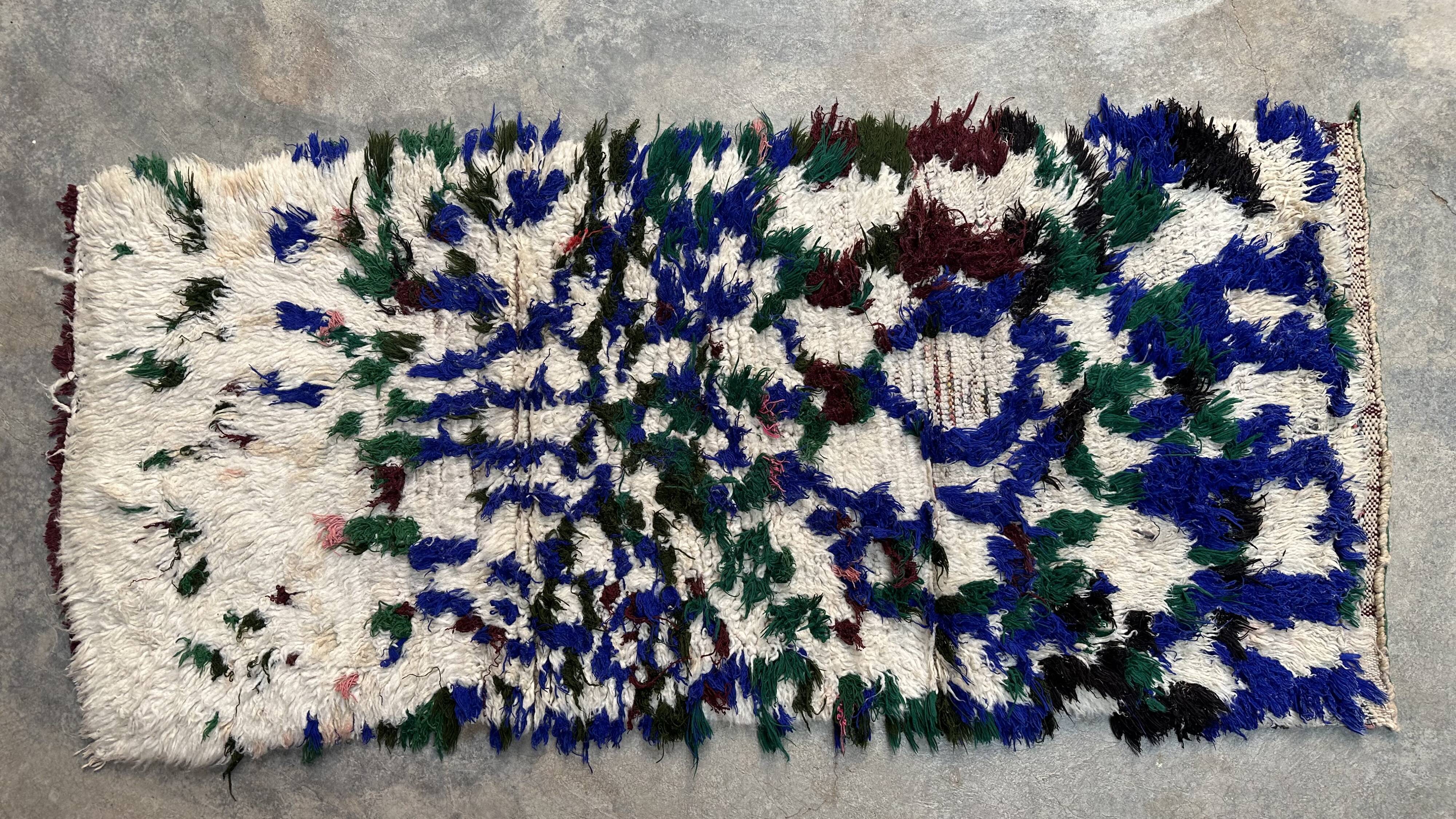 Azilal white and blue Berber rug - 165 x 73 cm