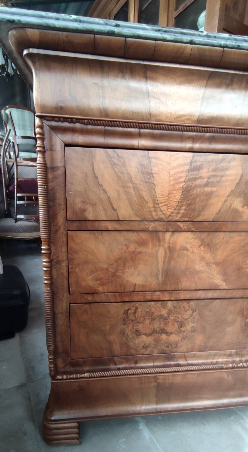 Old 4 drawer chest of drawers with marble top