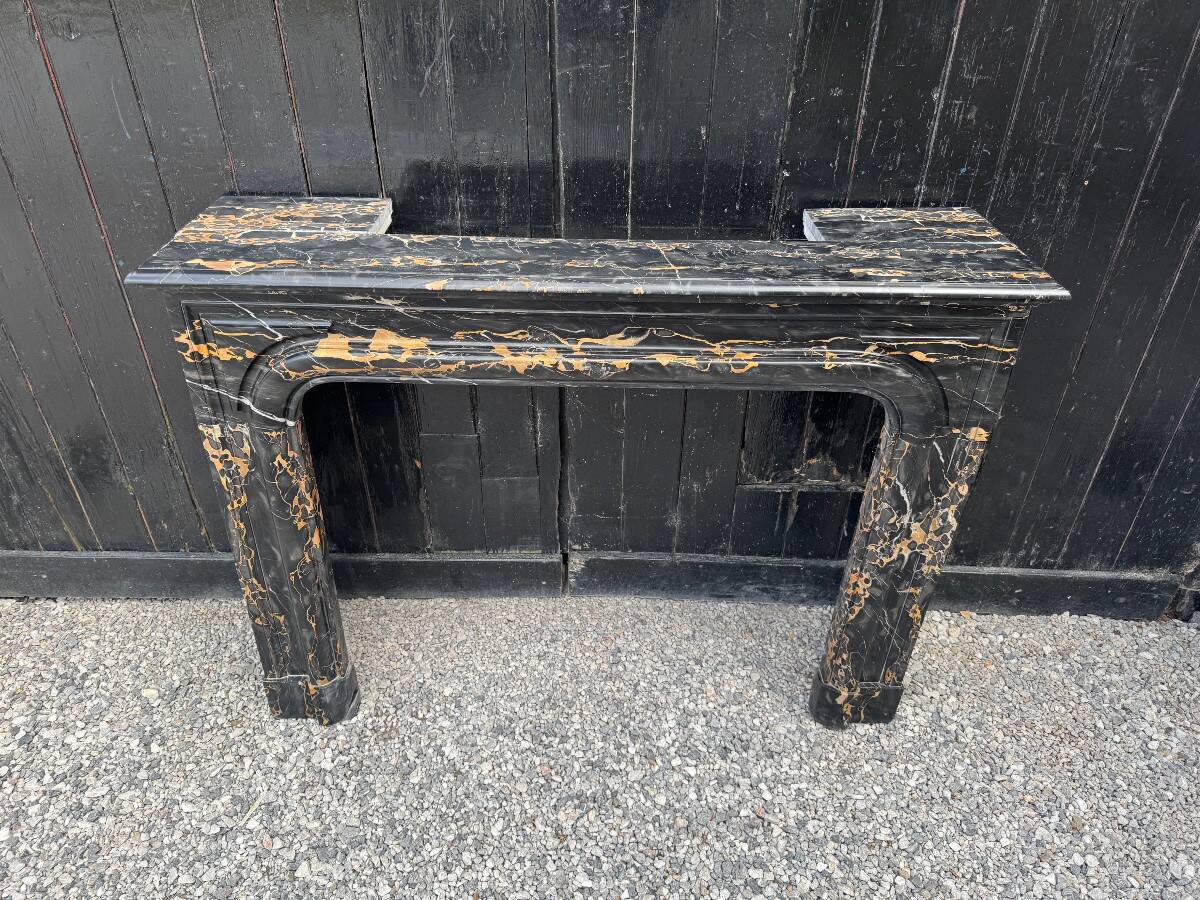 Louis XIV fireplace in Portor marble, circa 1880