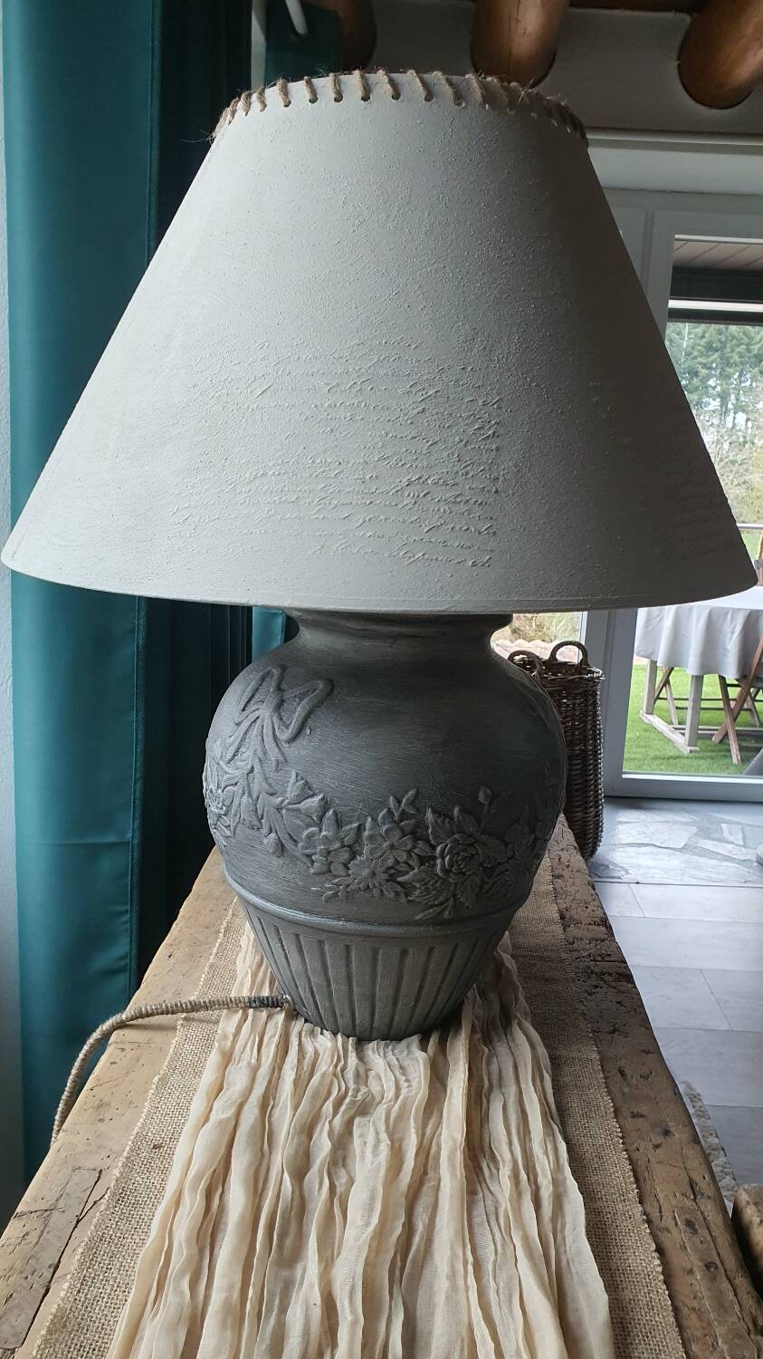 Table lamp to place