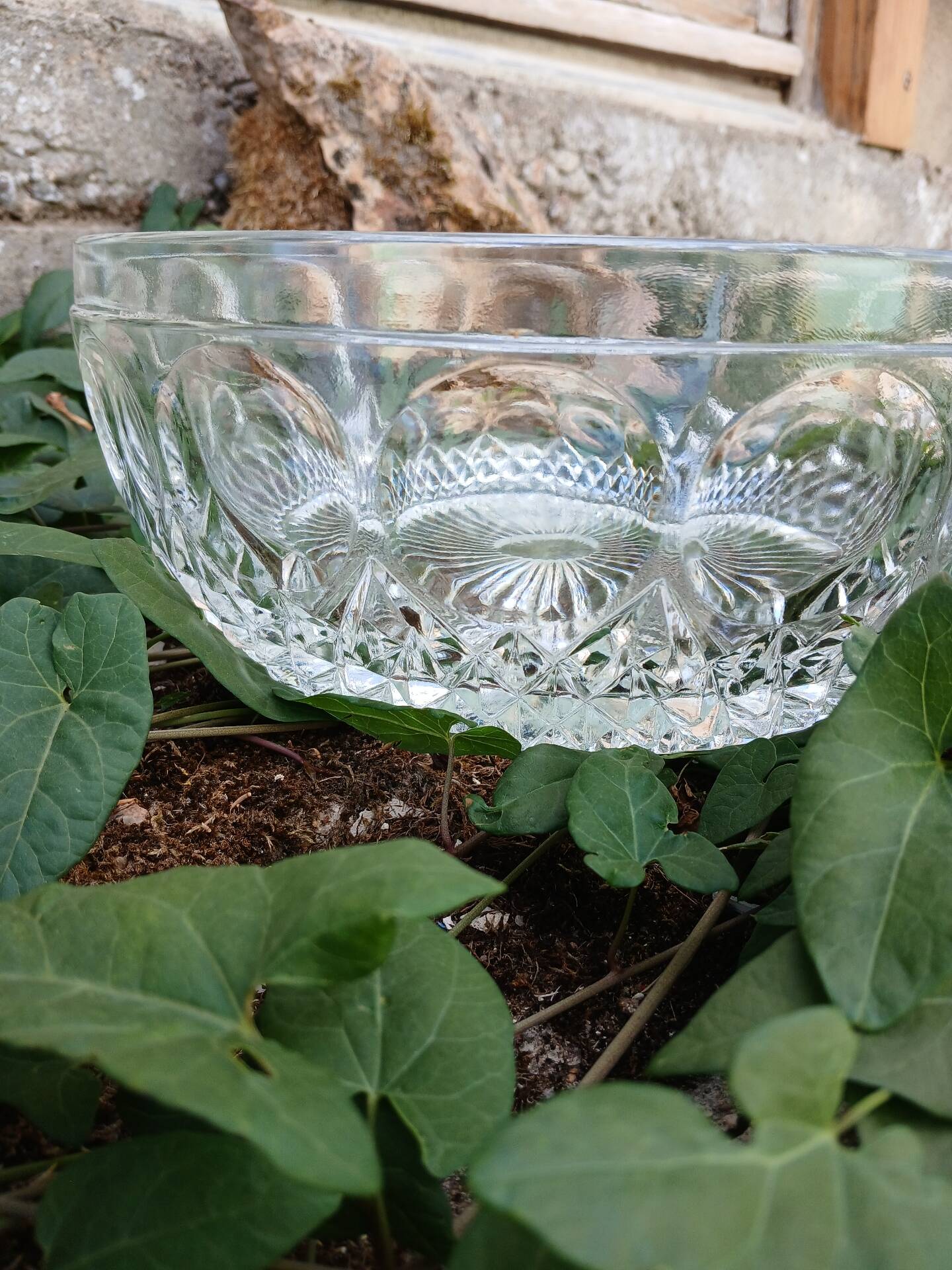 Saladier vintage en verre taillé 
