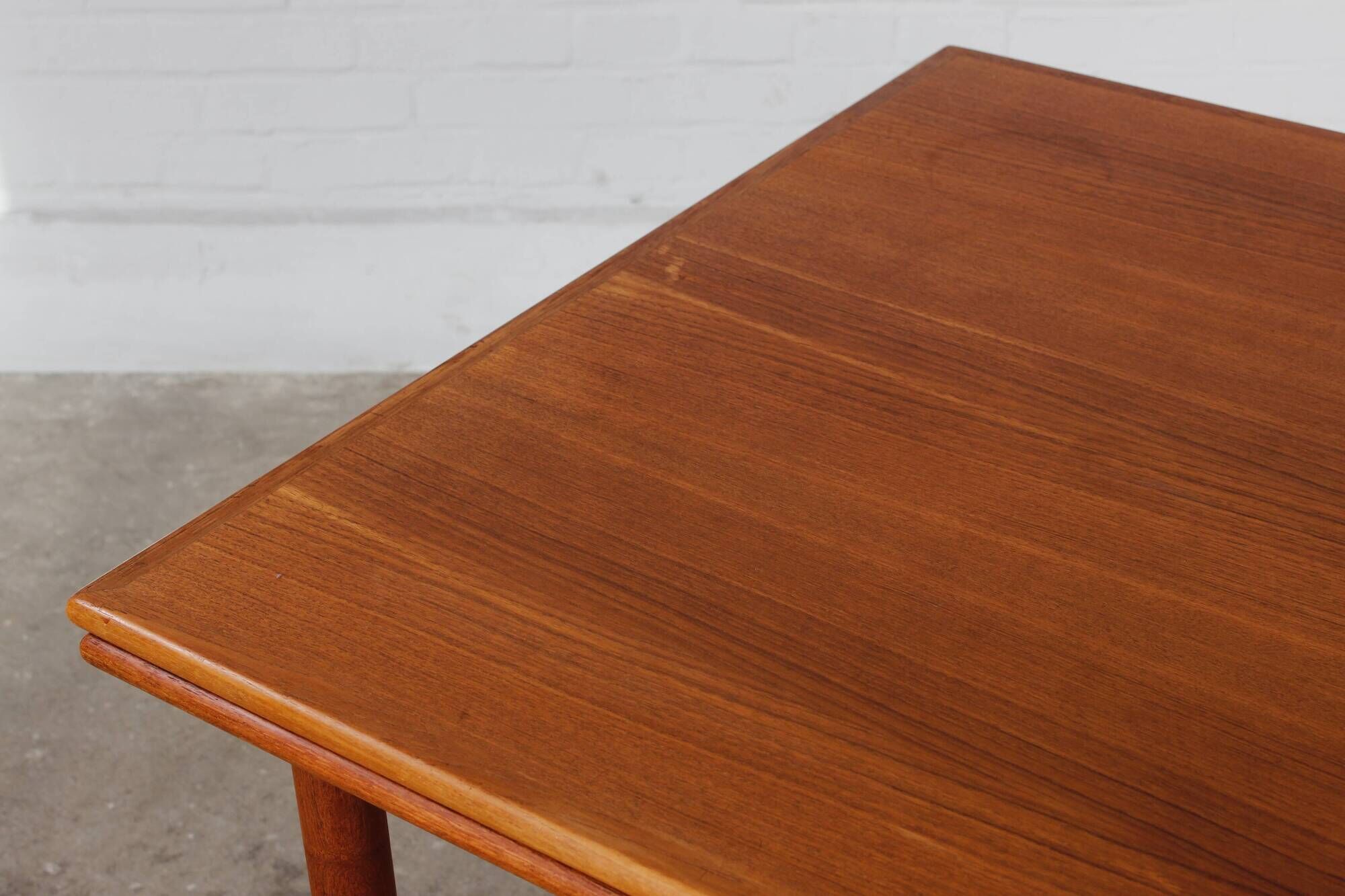 Vintage teak dining table 4-6 pers Danish design kitchen table 60s