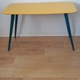 Table basse avec pieds compas