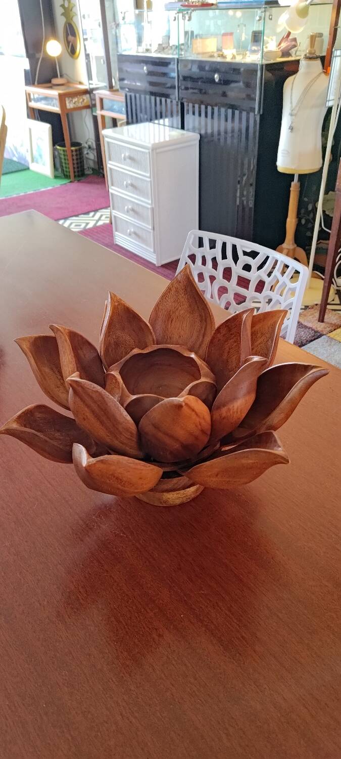 Wooden lotus servant