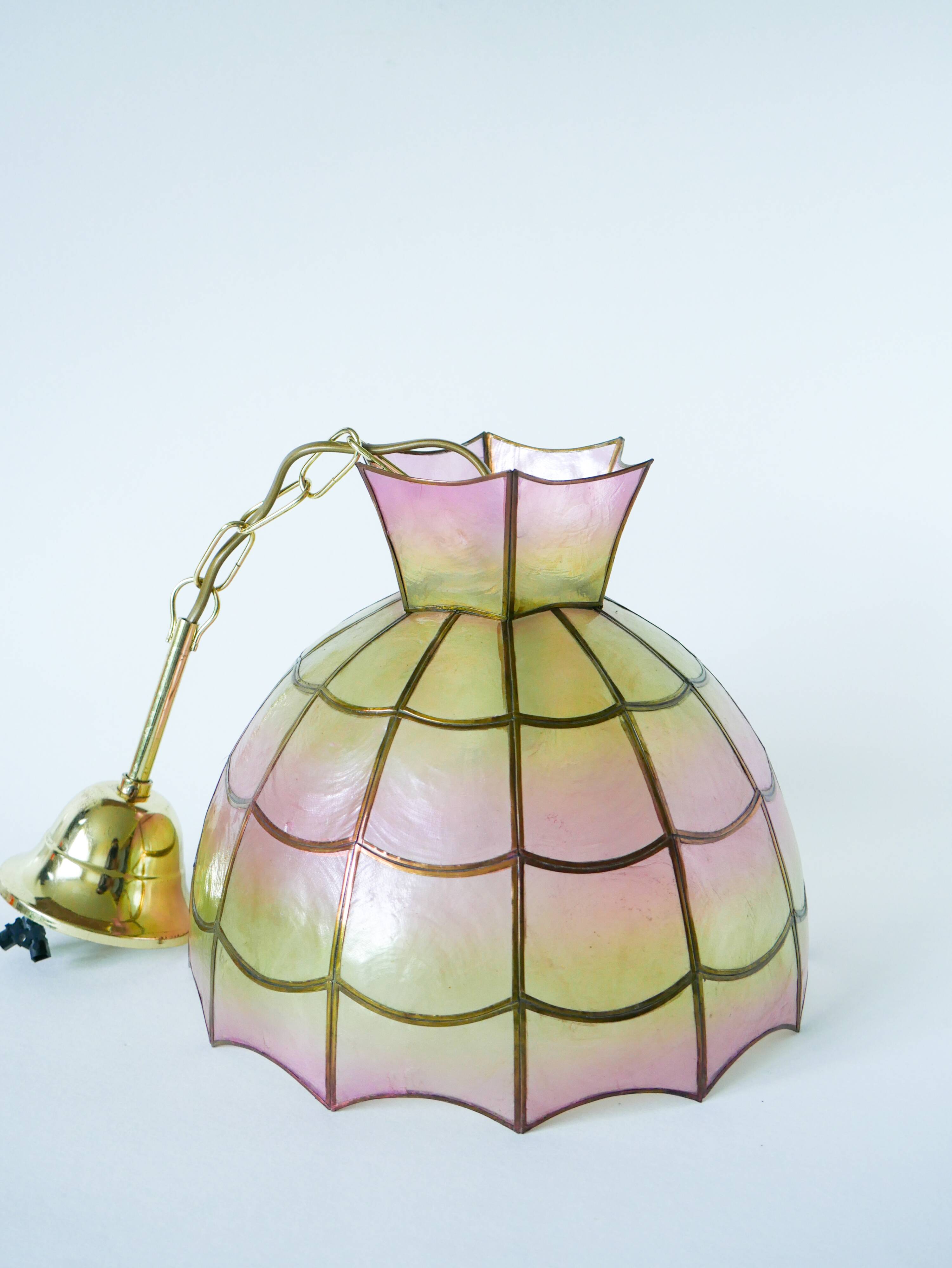 suspension en nacre Rose et Jaune, 1970