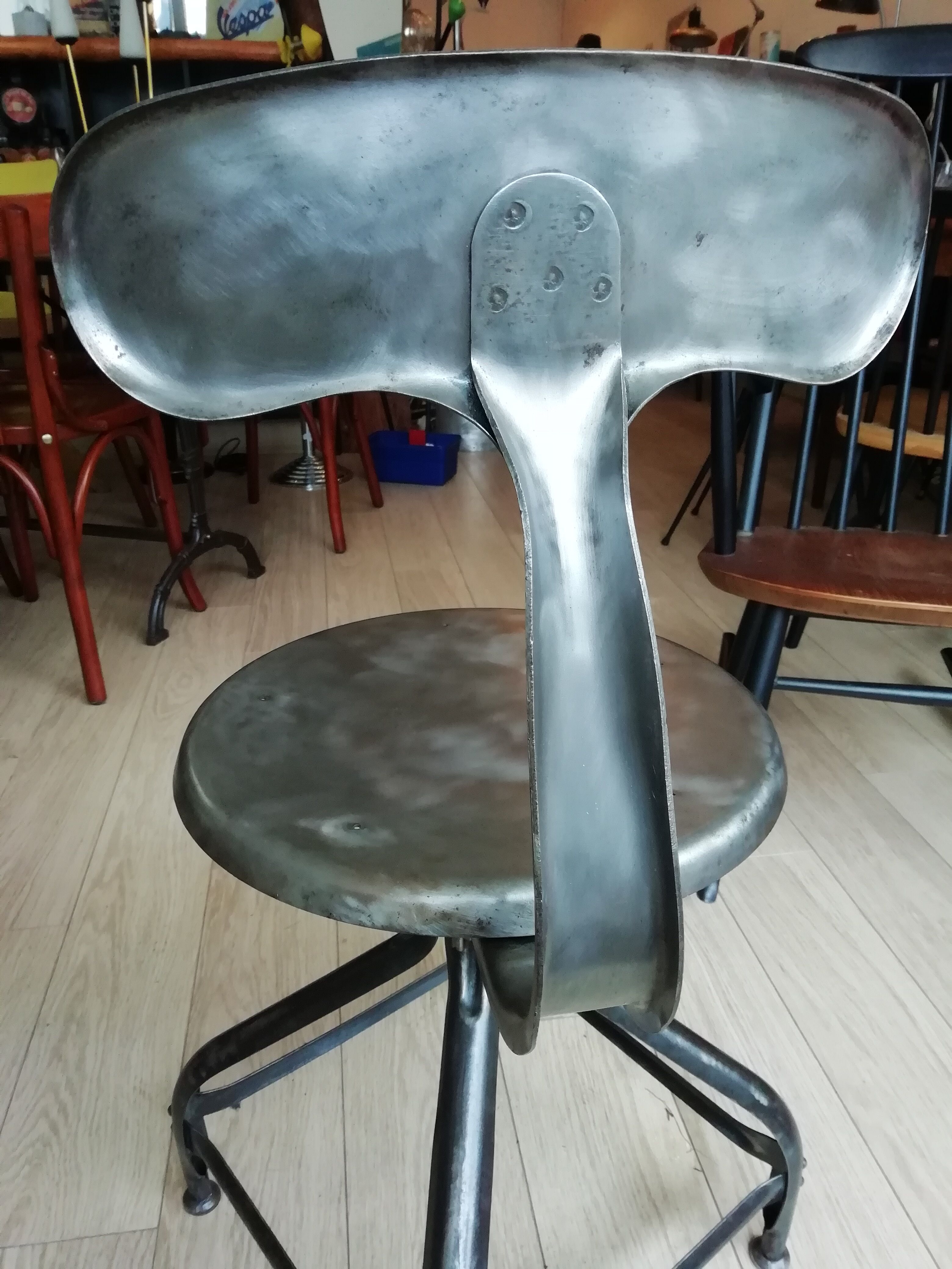 Chaise Nicolle "queue de baleine"