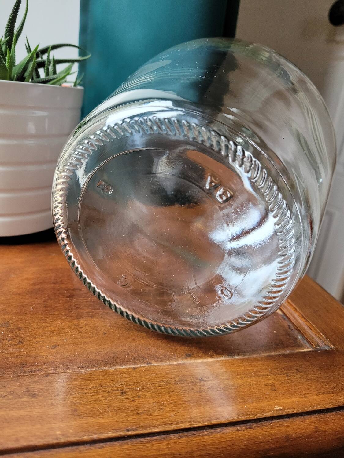 Transparent demijohn vase