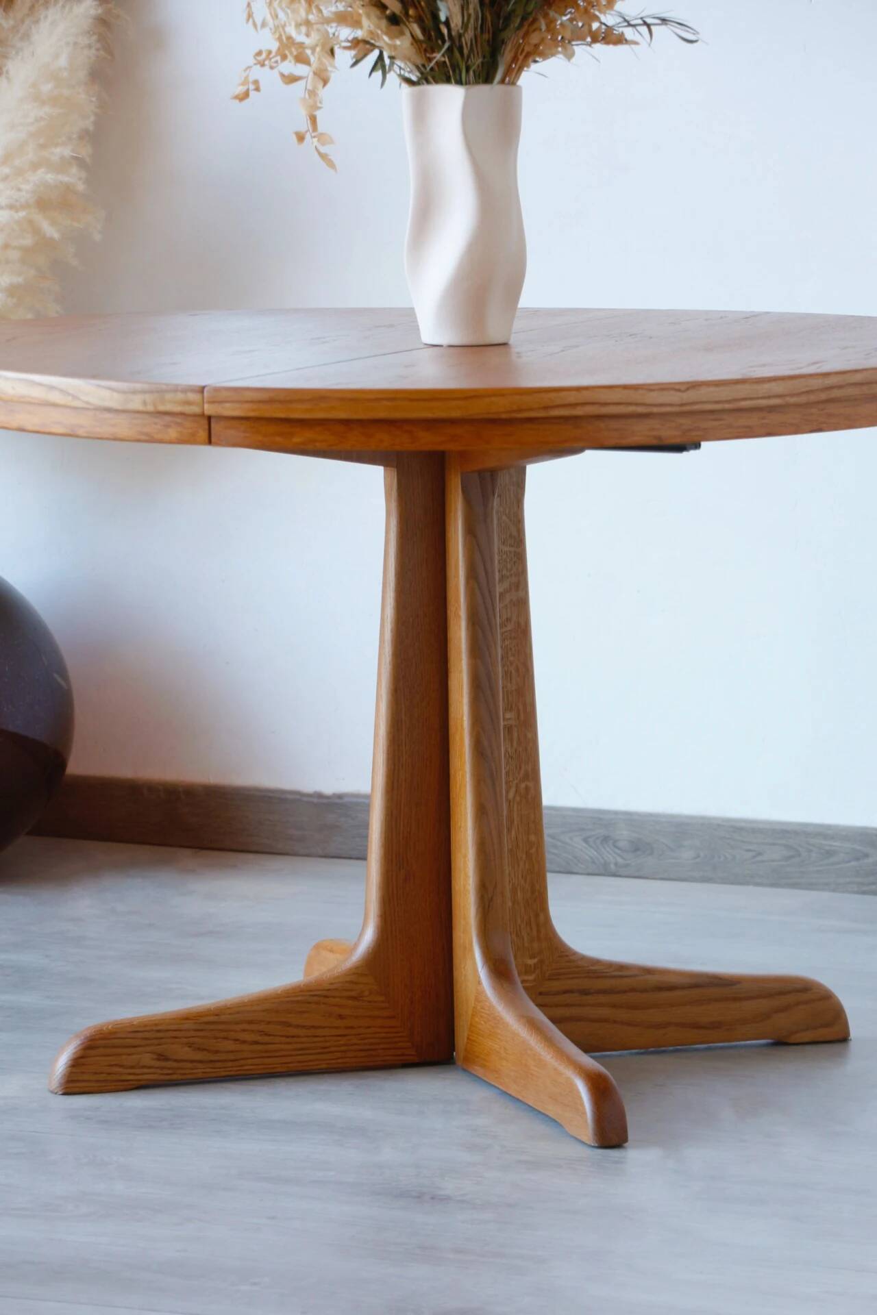 Vintage oak extendable dining table | Scandinavian design