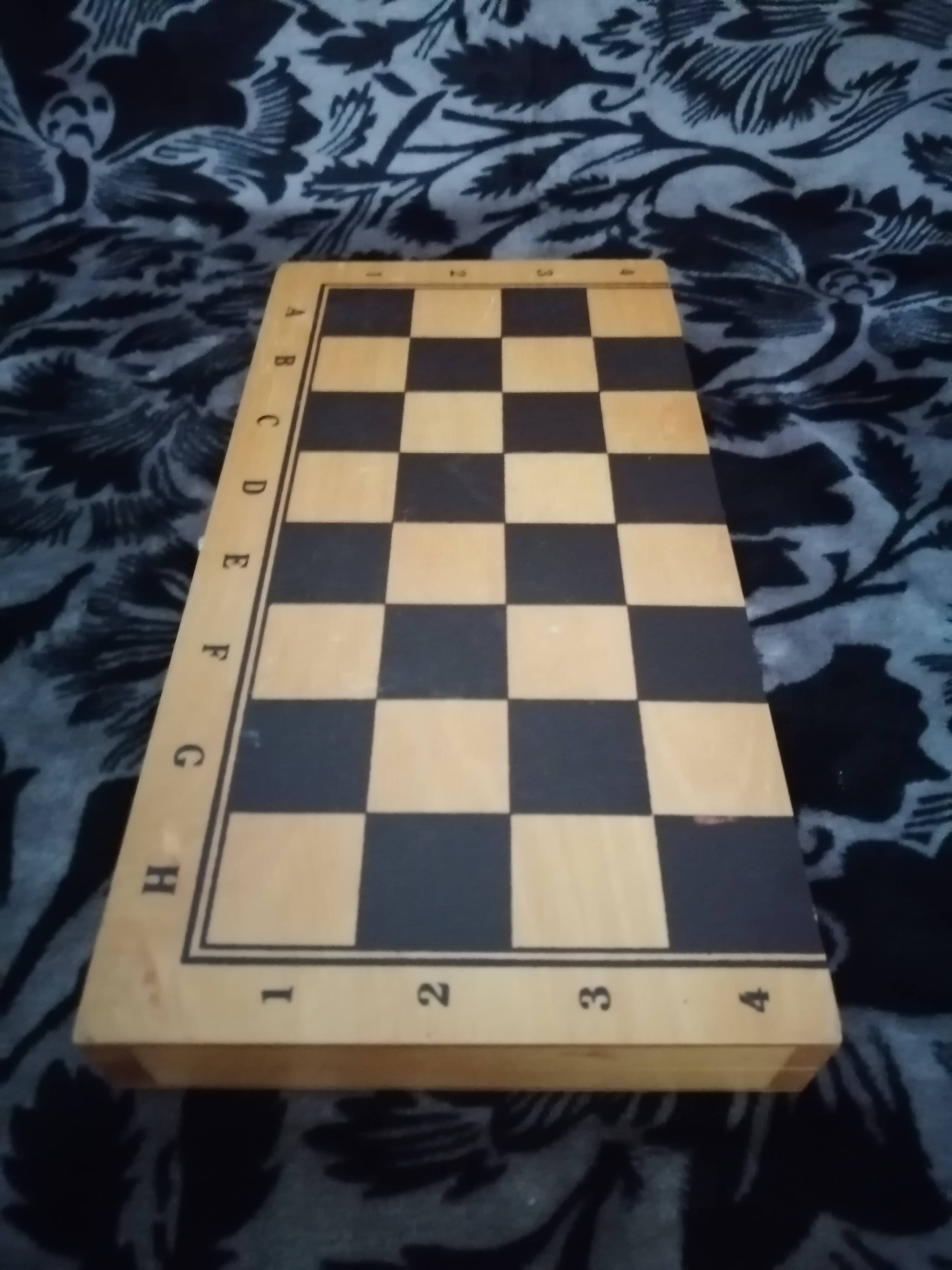 Chess set vintage foldable travel box