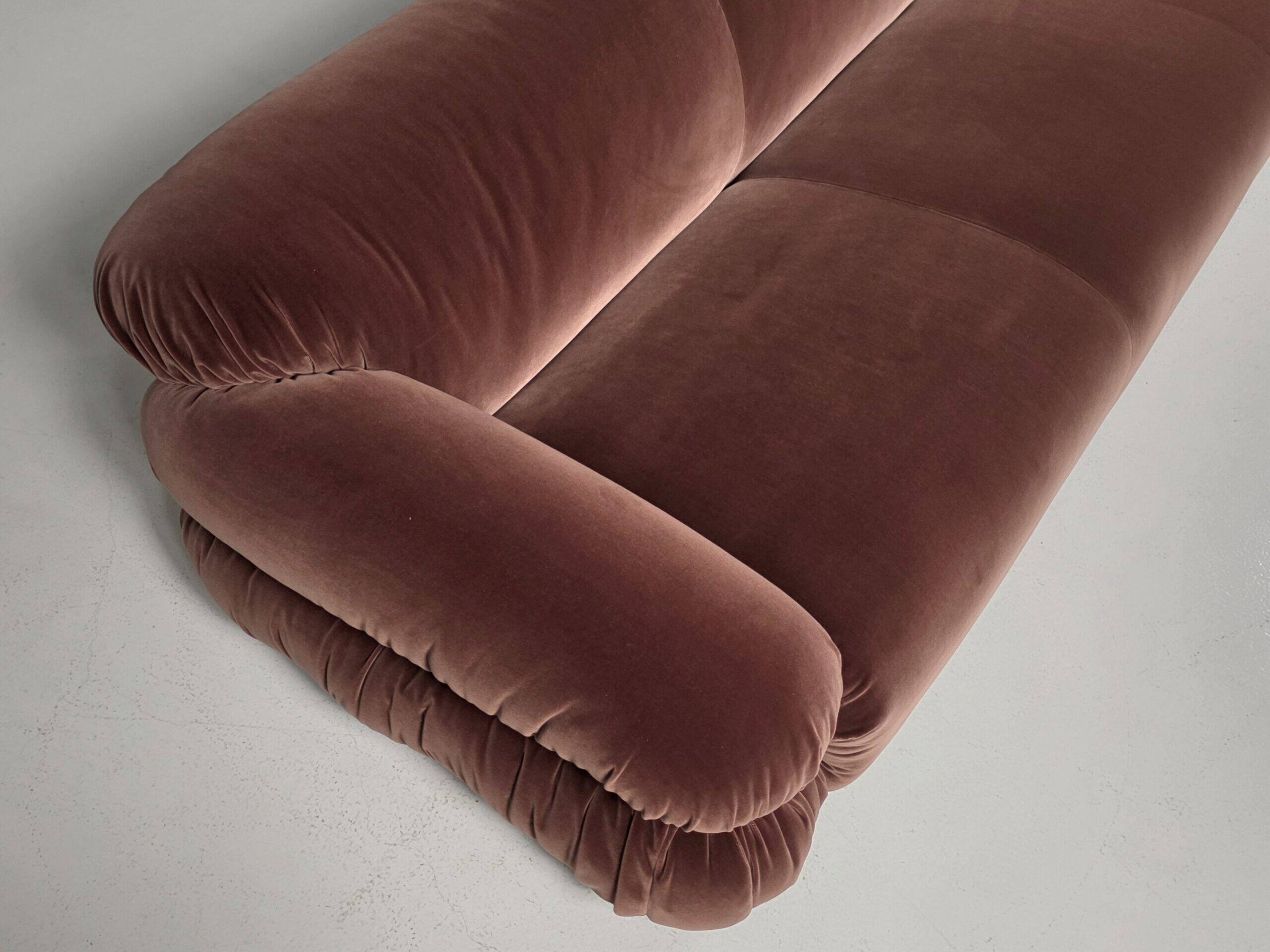 Sesann sofa in dusty pink by Gianfranco Frattini for Cassina, 1970s