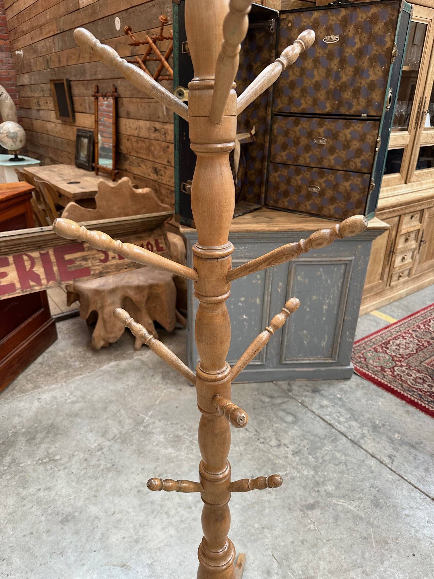 Porte manteau sur pied