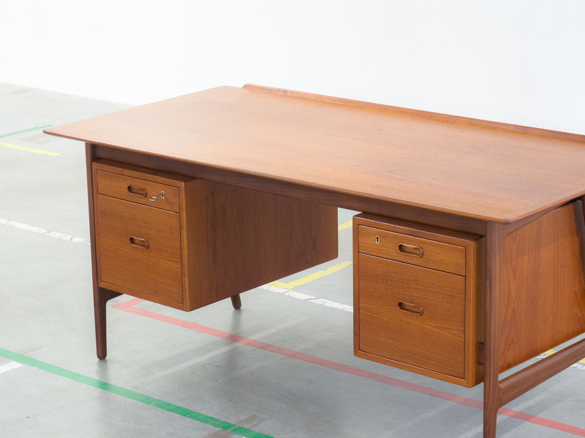 Office designed by Arne Vodder and produced by Vamo Sønderborg, Danemar