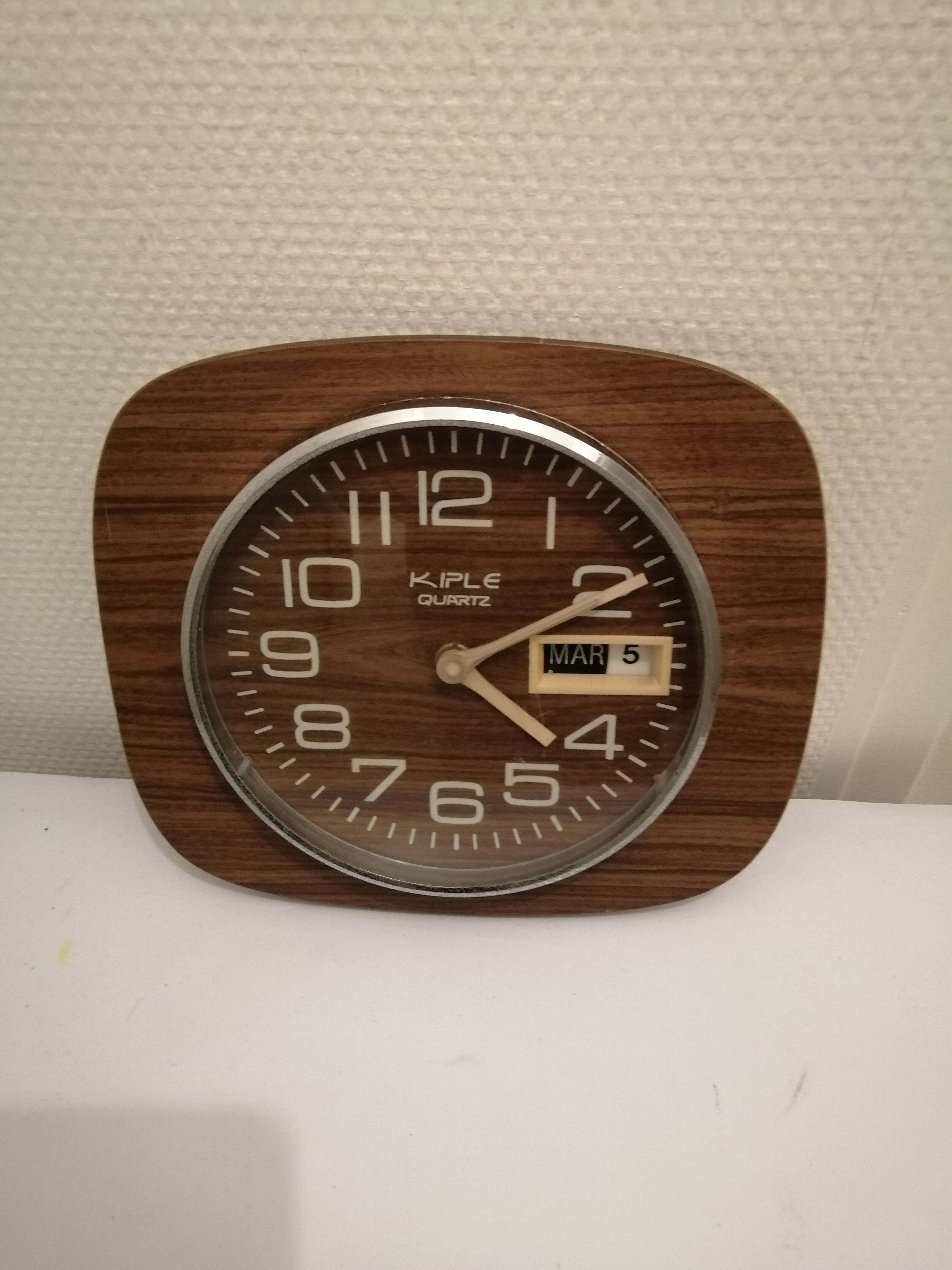 Wall clock year 1960/70 in formica