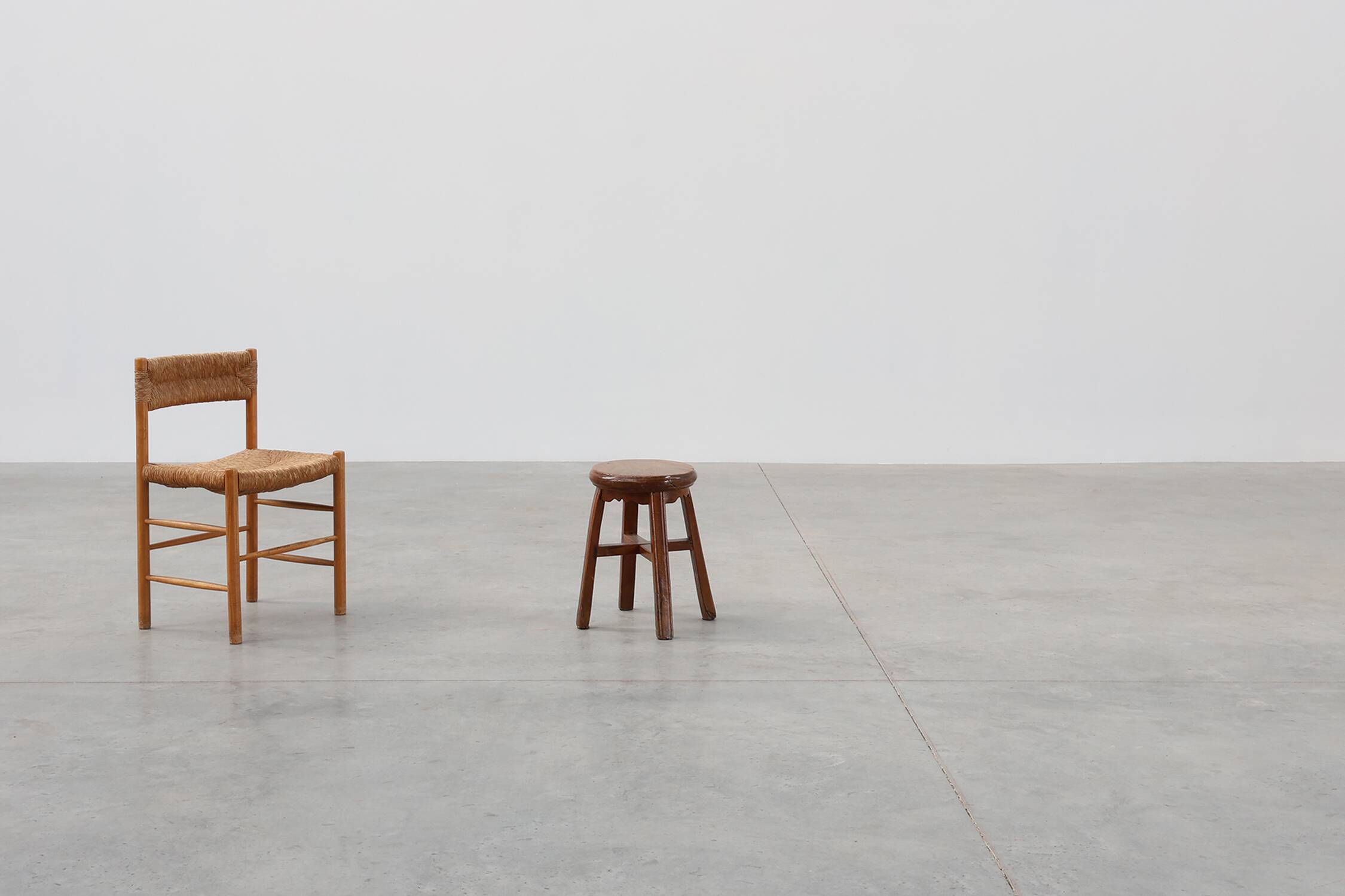 French Antique round stool in oak with nice patina, ca. 1850