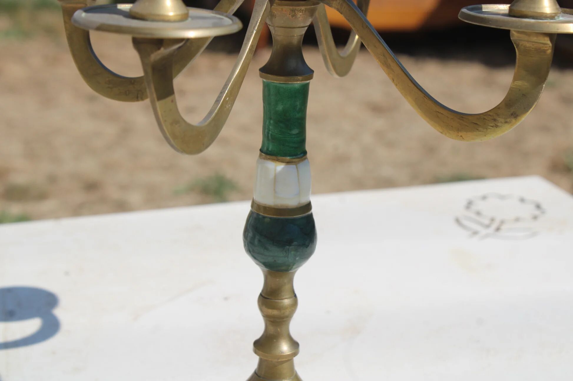 Vintage 5-light candelabrum in brass – Green and white decor