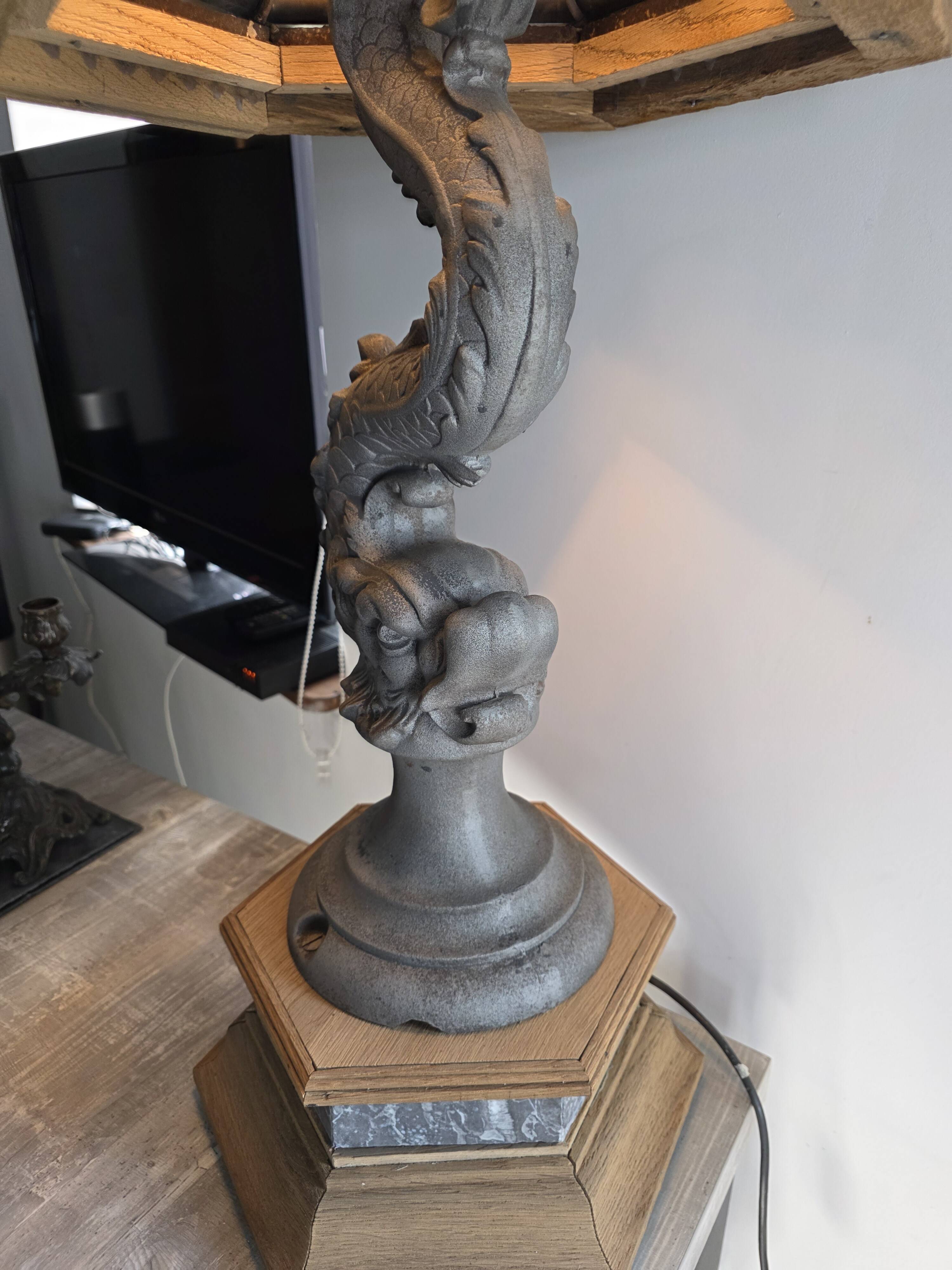 Monumental lamp with a dolphin in cast iron and lead scales - 110cm