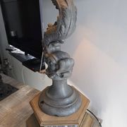 Monumental lamp with a dolphin in cast iron and lead scales - 110cm