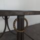 Table d'appoint neoclassique en fer forgé et verre eglomisé