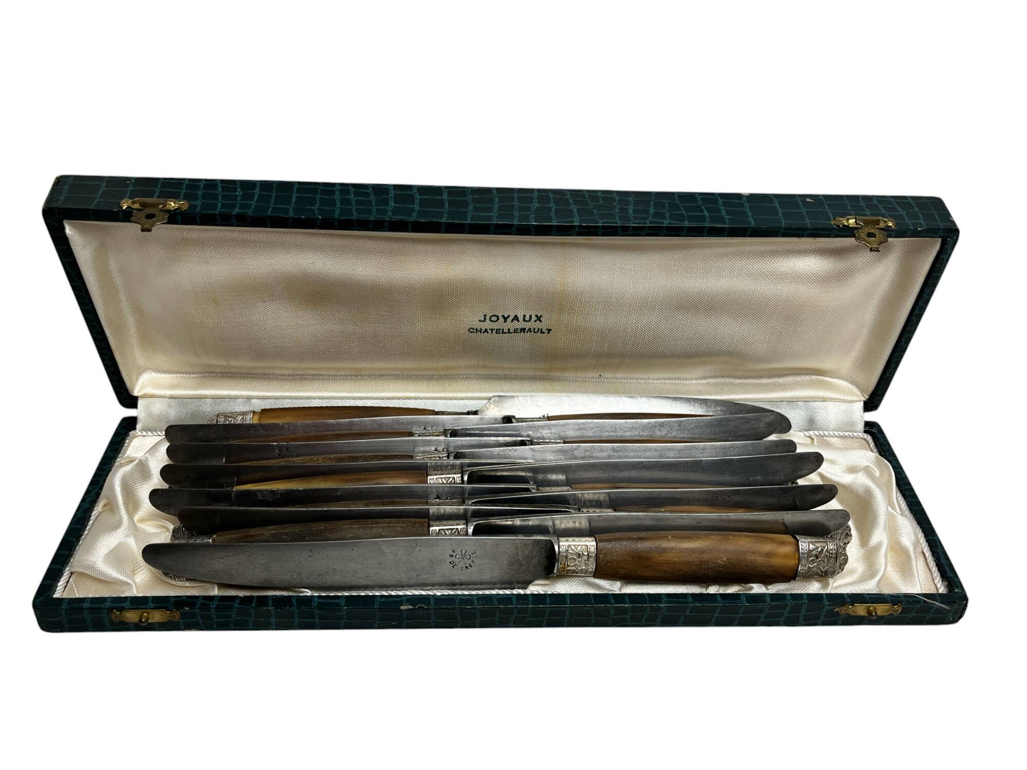 12 Ace of Clubs knives with horn handle, silver-plated metal ferrule, late 19th century