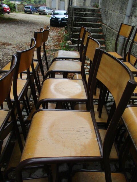 Lot of 40 school chairs 60