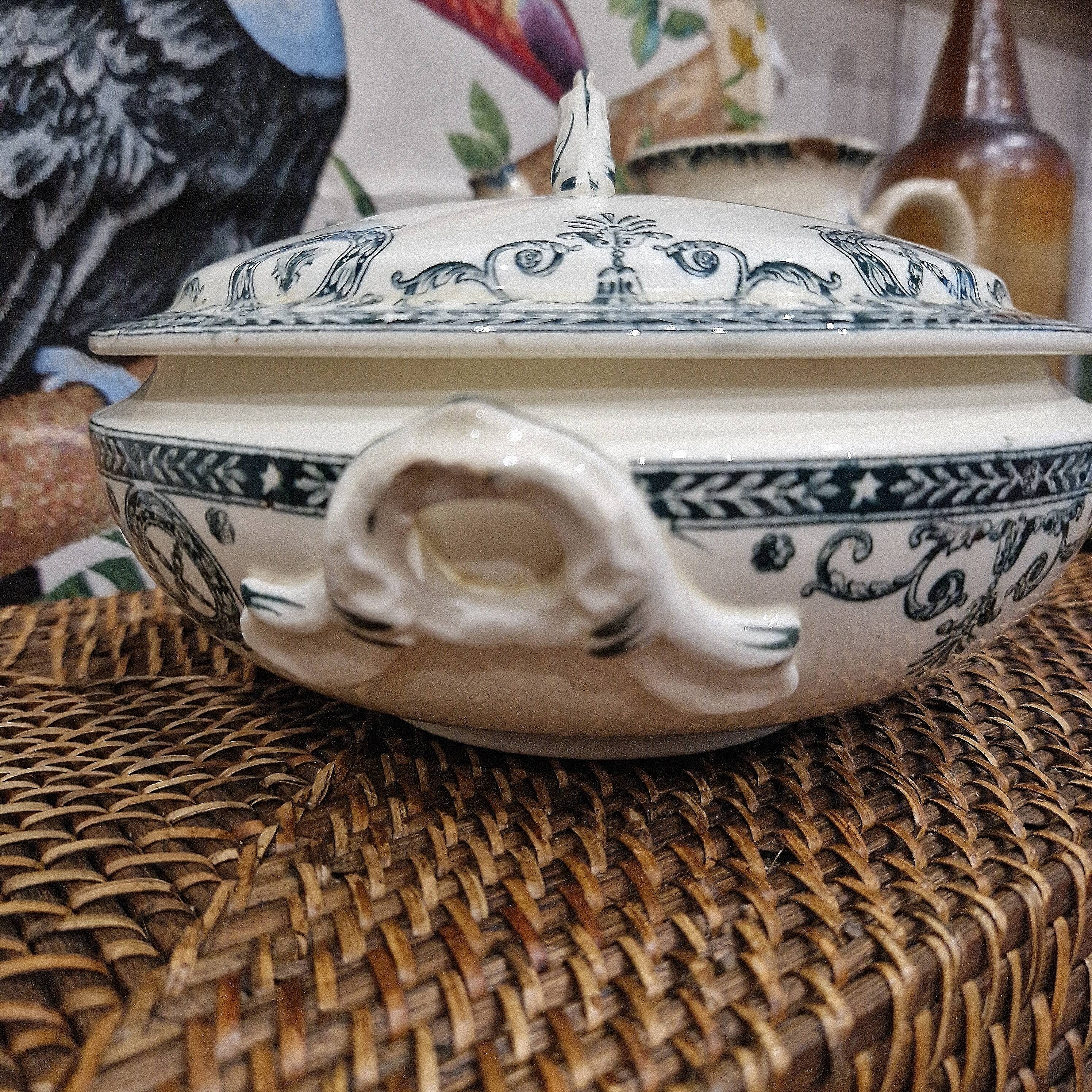 Petite soupière rare terre de fer ancienne salins rigal ameline motif cambaceres décor bleu abeilles