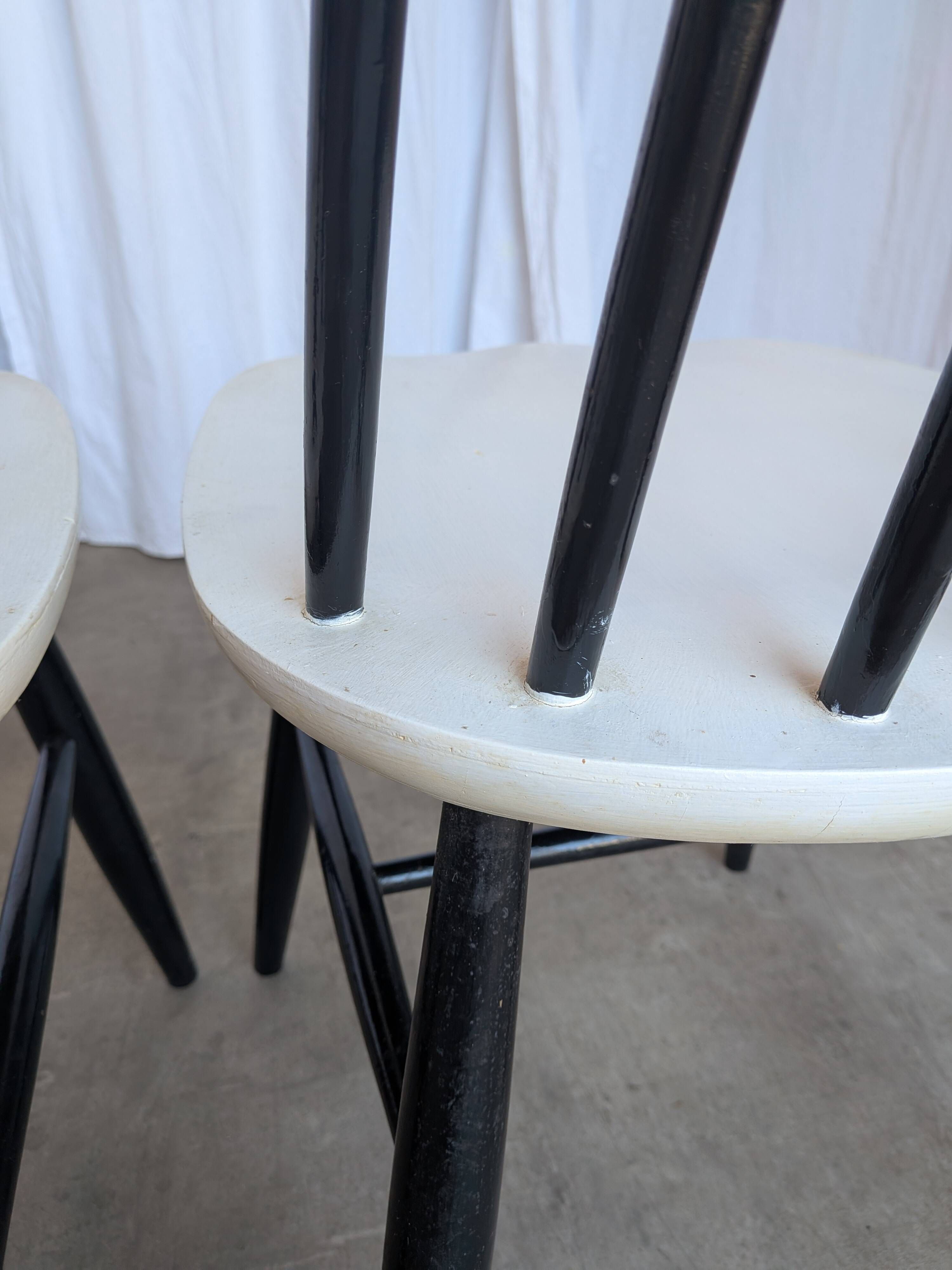 Ensemble de 3 chaises de salle à manger vintage noir et blanc, style Ilmari Tapiovaara, scandinave.